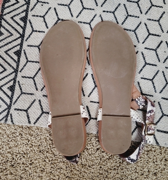 STEVE MADDEN DELRAY FAUX SNAKESKIN THONG SANDALS, SZ 8.5 - Picture 4 of 8